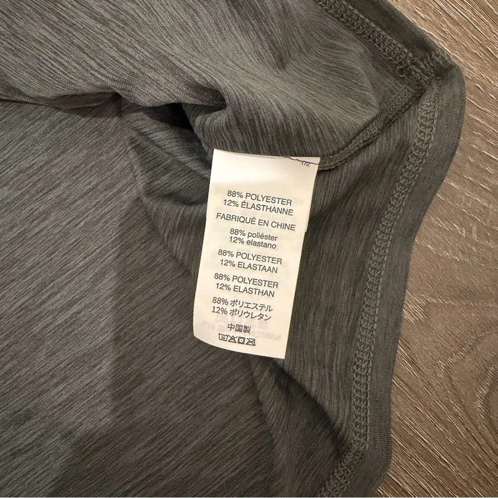 NWT Vuori Charcoal Pullover - Picture 7 of 8